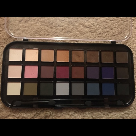 Love and Beauty 24 Color Eyeshadow Palette - Picture 1 of 3